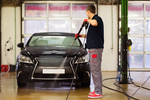 Nettoyage auto : quelles franchises se développent ?
